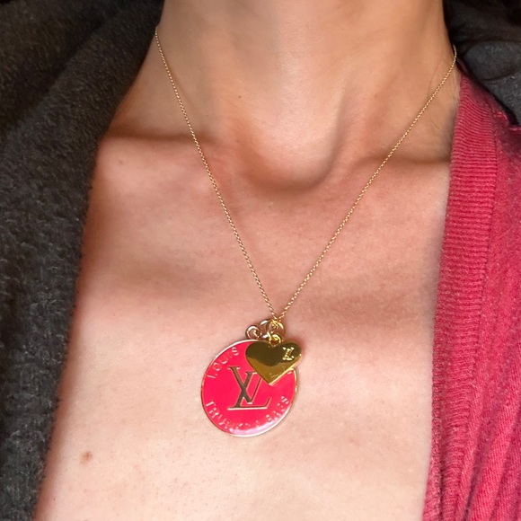 LOUIS VUITTON Trunks Circular Logo & Heart Double Charm Necklace Gold & Pink - Picture 7 of 9